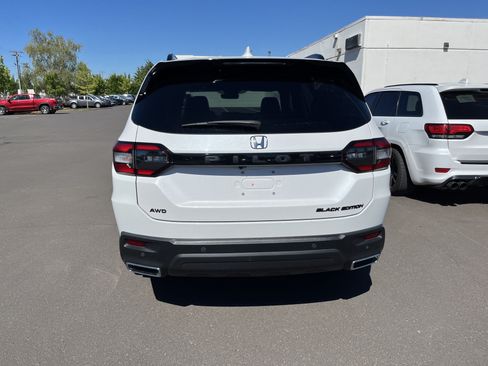 Used 2025 Honda Pilot Black Edition image 4