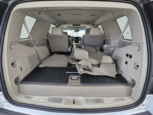 Used 2018 Cadillac Escalade Premium Luxury image 16