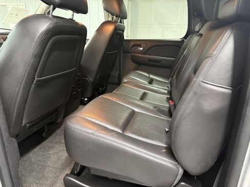 Used 2013 Chevrolet Avalanche LTZ image 25