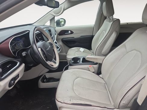 Used 2017 Chrysler Pacifica Limited w/ Advanced Safetytec Group FWD image 9