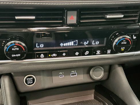 Used 2023 Nissan Rogue SL AWD/4WD image 24