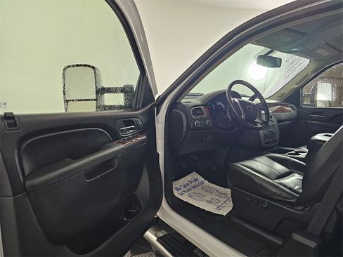 Used 2011 GMC Sierra 3500 SLT w/ SLT Convenience Package image 25