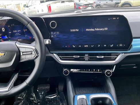 Used 2024 Chevrolet Equinox EV LT image 6