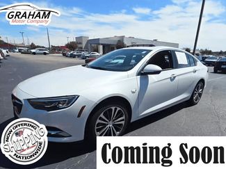Used 2018 Buick Regal Essence w/ Driver Confidence Package #1 image 1