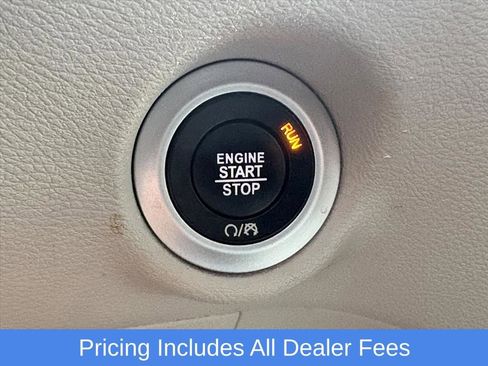 Used 2023 Chrysler Pacifica Touring-L FWD image 11