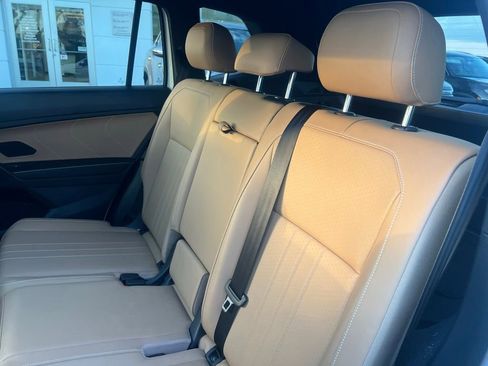Used 2023 Volkswagen Tiguan SE w/ Panoramic Sunroof Package AWD/4WD image 18