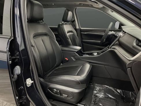 Used 2023 Jeep Grand Cherokee L Limited image 31