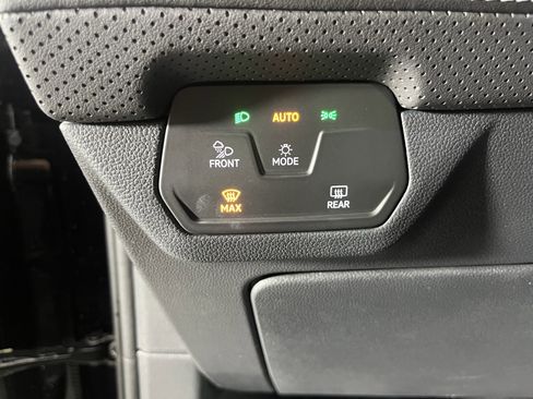 Certified 2025 Volkswagen Atlas Cross Sport SE image 20