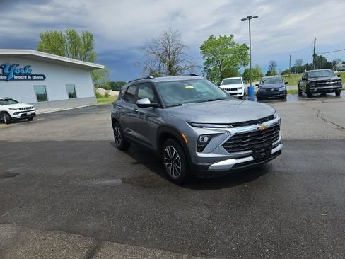 Used 2025 Chevrolet TrailBlazer LT FWD image 4