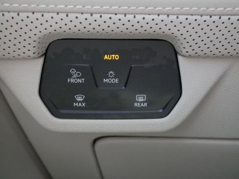 Certified 2025 Volkswagen Atlas SEL Premium R-Line AWD/4WD image 27