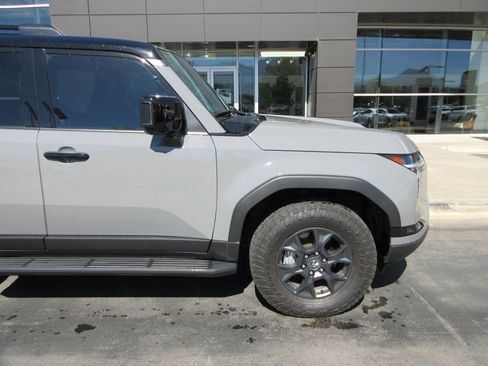 Used 2024 Lexus GX 550 AWD/4WD image 12