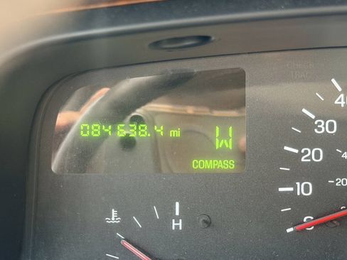 Used 1999 Lincoln Town Car Signature RWD image 10