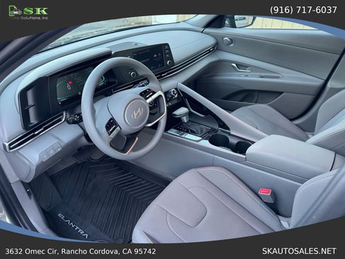 Used 2025 Hyundai Elantra Hybrid FWD image 16