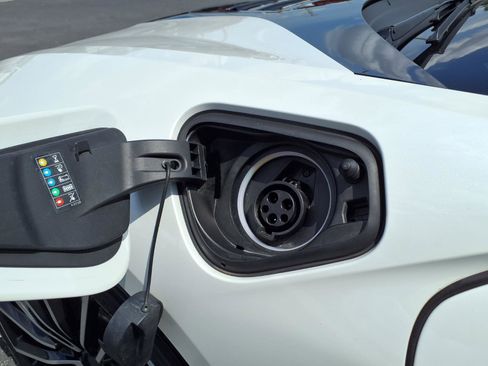 Used 2019 BMW i8 Roadster AWD/4WD image 32