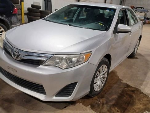 Used 2012 Toyota Camry L image 1