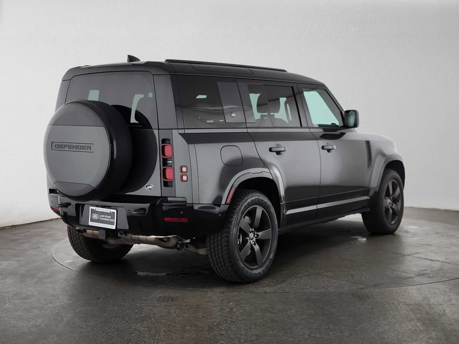 Used 2023 Land Rover Defender 110 X-Dynamic SE AWD/4WD image 5
