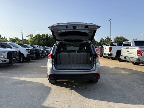 Used 2019 Toyota Highlander XLE FWD image 39
