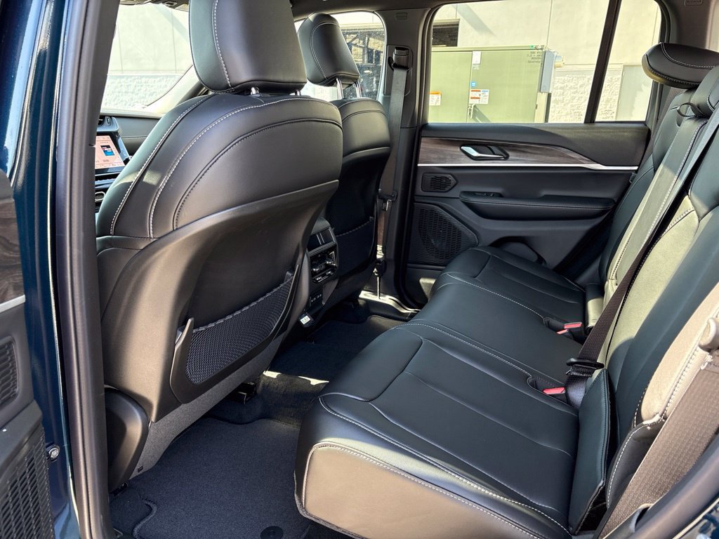 New 2027 Jeep Grand Cherokee Limited AWD/4WD image 17