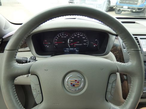 Used 2011 Cadillac DTS Luxury FWD image 29