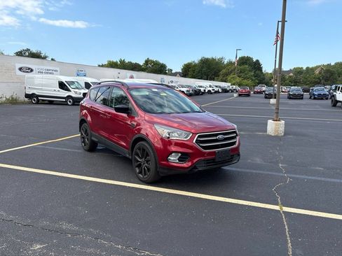 Used 2018 Ford Escape SE w/ SE Sport Appearance Package AWD/4WD image 3