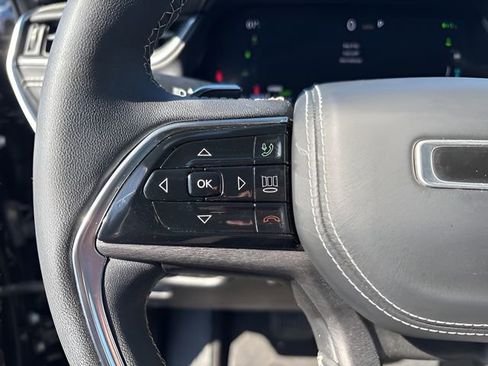 Used 2022 Jeep Grand Cherokee Overland AWD/4WD image 20