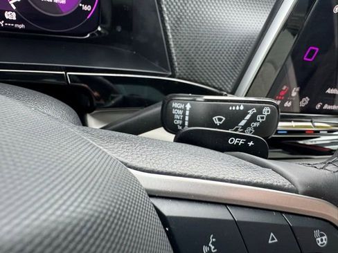 Used 2024 Volkswagen Atlas Cross Sport SEL Premium R-Line image 30