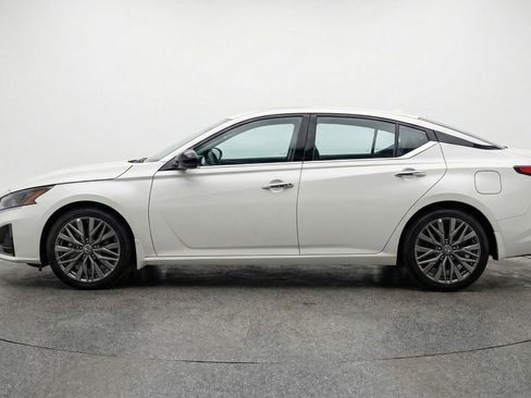 Used 2025 Nissan Altima 2.5 SV FWD image 5