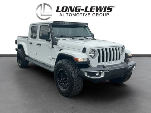 Used 2023 Jeep Gladiator Overland w/ Trailer Tow Package AWD/4WD image 10