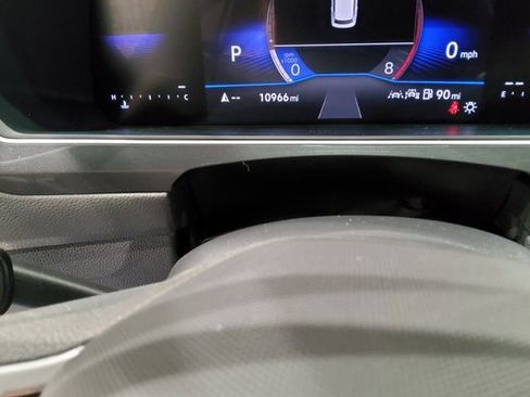 Used 2024 Volkswagen Tiguan SE R-Line image 32