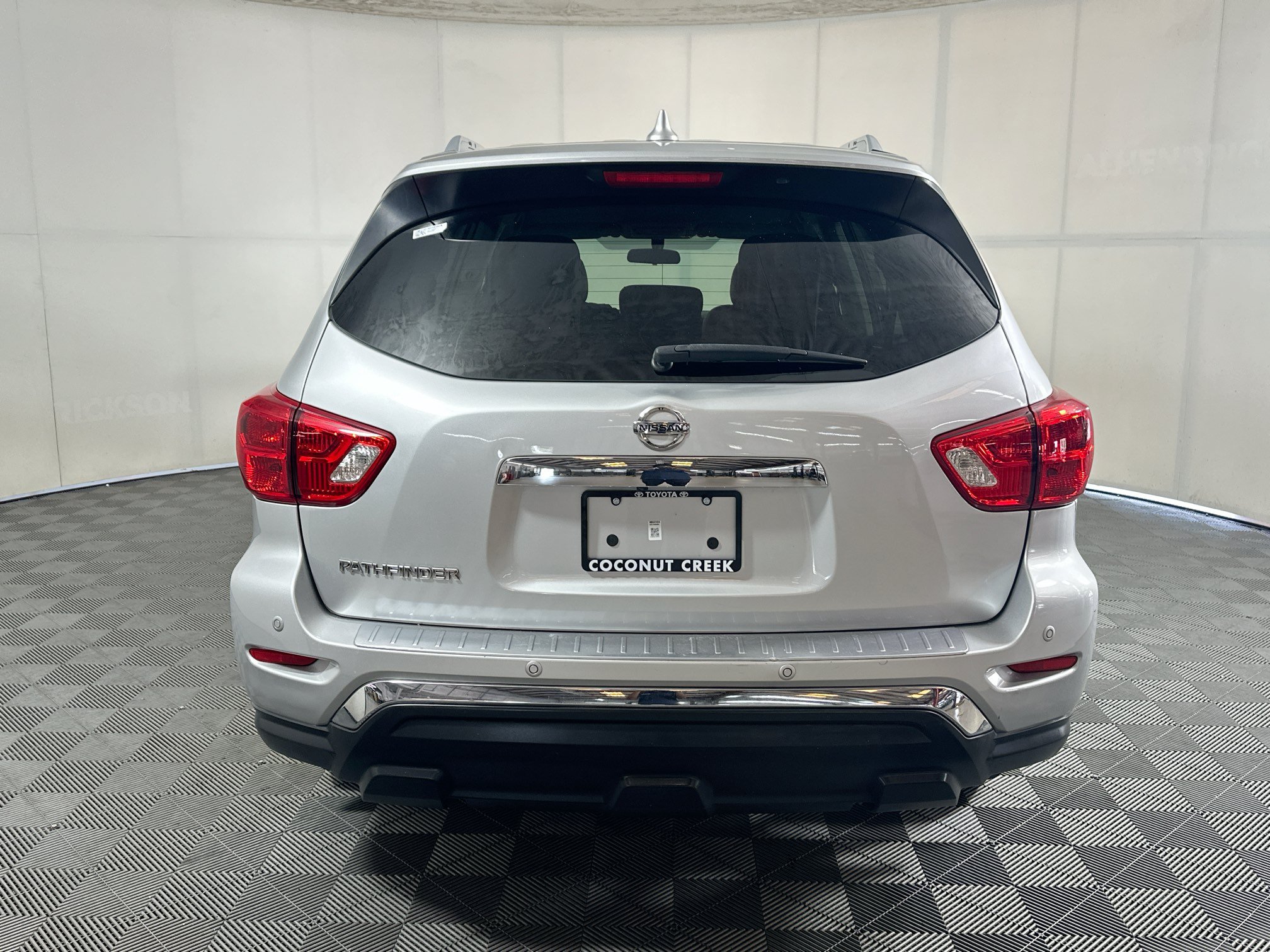 Used 2020 Nissan Pathfinder S FWD image 4