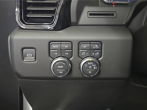 Used 2022 GMC Sierra 1500 AT4 w/ AT4 Preferred Package AWD/4WD image 27