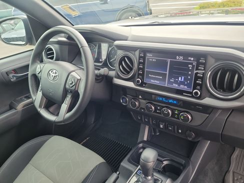 Used 2021 Toyota Tacoma TRD Off-Road w/ Technology Package AWD/4WD image 8