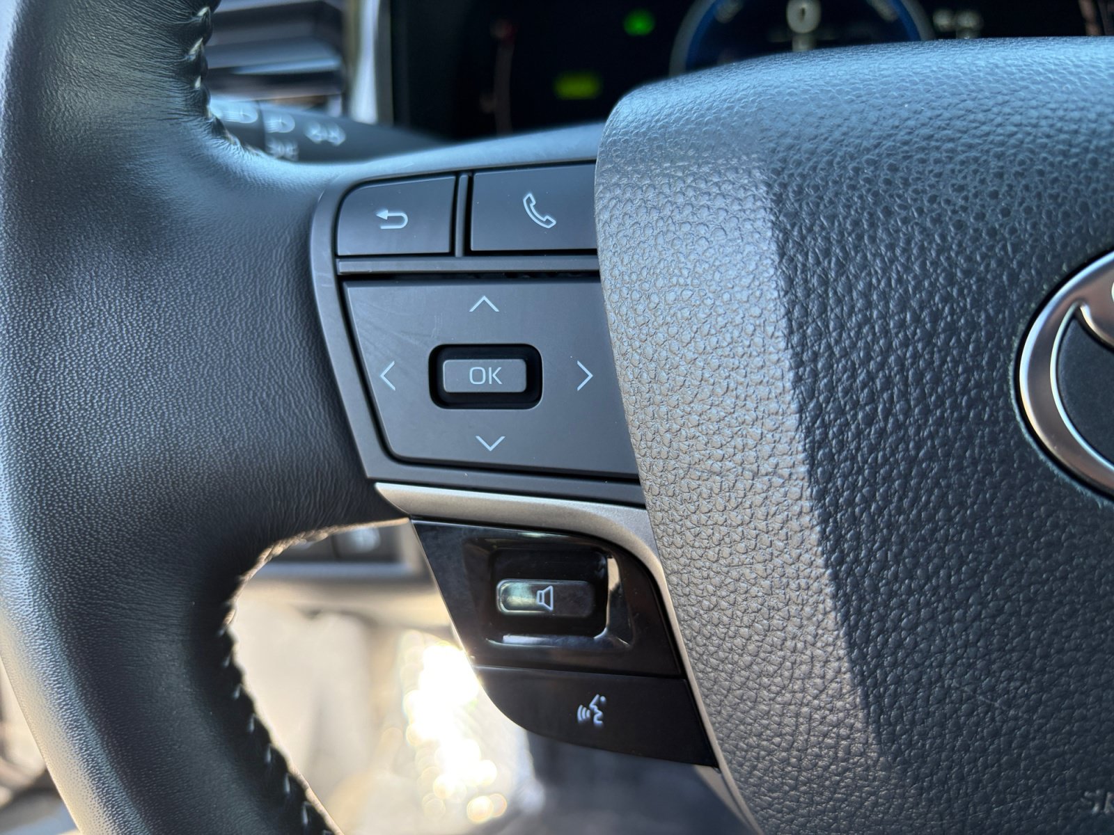 Used 2025 Toyota Camry SE FWD image 14