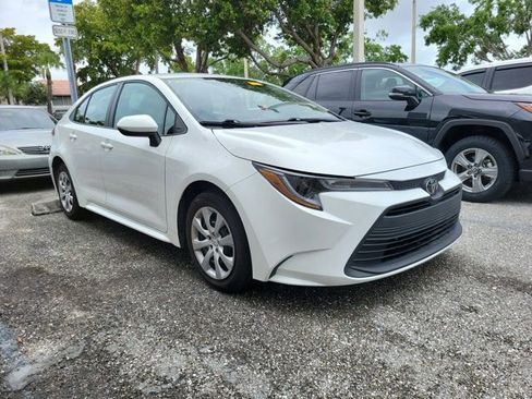 Used 2025 Toyota Corolla LE image 11