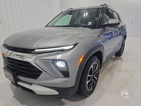 Used 2024 Chevrolet TrailBlazer LT image 3