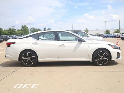 Certified 2025 Nissan Altima 2.5 SR FWD image 3