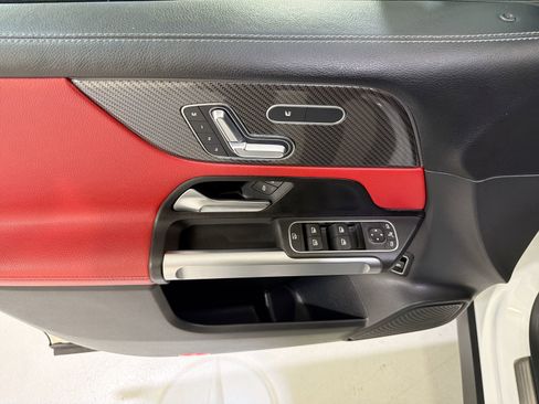 Used 2022 Mercedes-Benz GLB 250 image 12