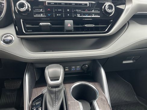 Certified 2022 Toyota Highlander Platinum image 20
