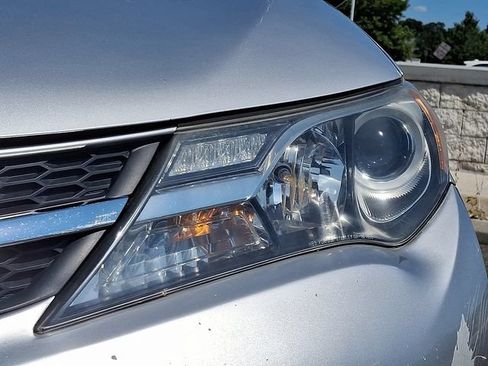 Used 2015 Toyota RAV4 XLE AWD/4WD image 9