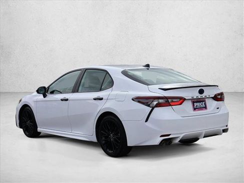 Used 2022 Toyota Camry SE FWD image 7