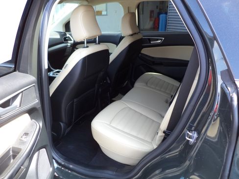 Used 2022 Ford Edge SEL w/ Convenience Package image 3