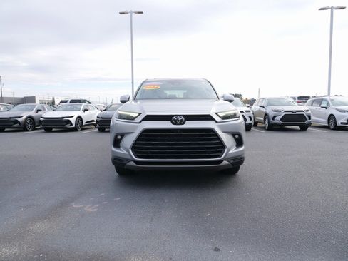 Used 2024 Toyota Grand Highlander Limited image 7