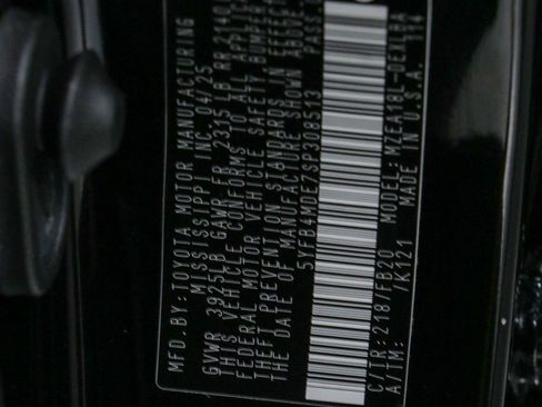 Used 2025 Toyota Corolla LE FWD image 30