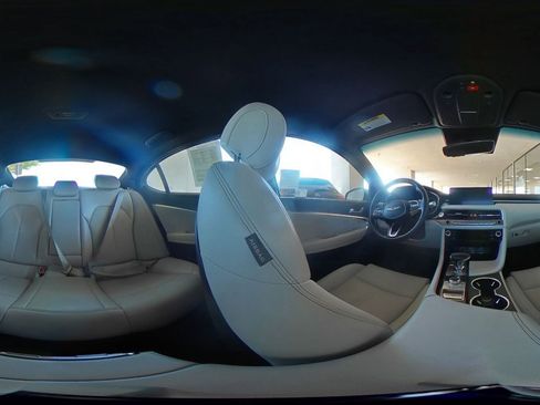 Used 2025 Genesis G70 2.5T image 44