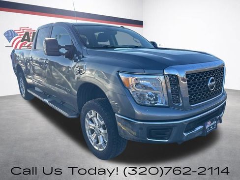 Used 2018 Nissan Titan SV w/ SV Convenience Package image 3