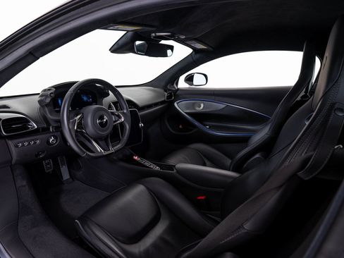 Used 2023 McLaren Artura image 16