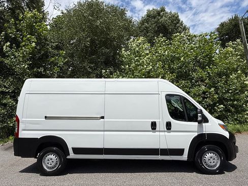 Used 2025 RAM ProMaster 2500 w/ Convenience Group FWD image 5