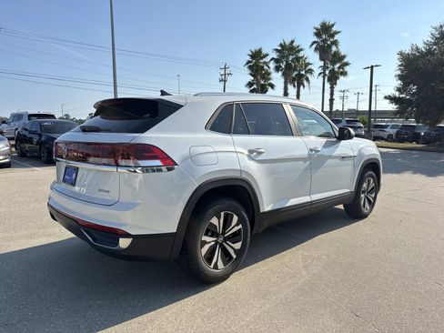 New 2026 Volkswagen Atlas Cross Sport SE FWD image 4