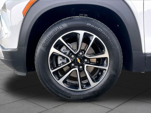 Used 2025 Chevrolet TrailBlazer LT FWD image 11
