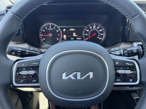 Used 2023 Kia Sorento EX FWD image 28